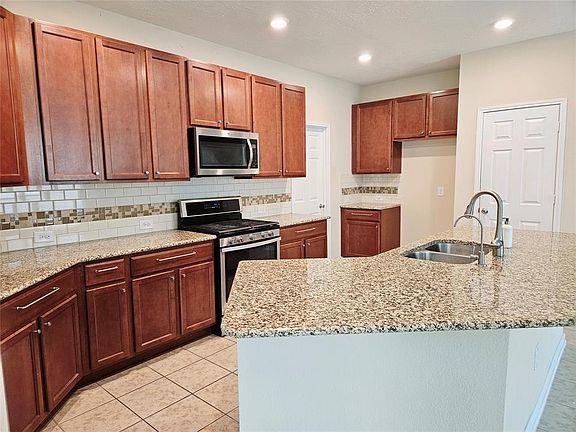 4th image of 4042 Lake Cypress Cir