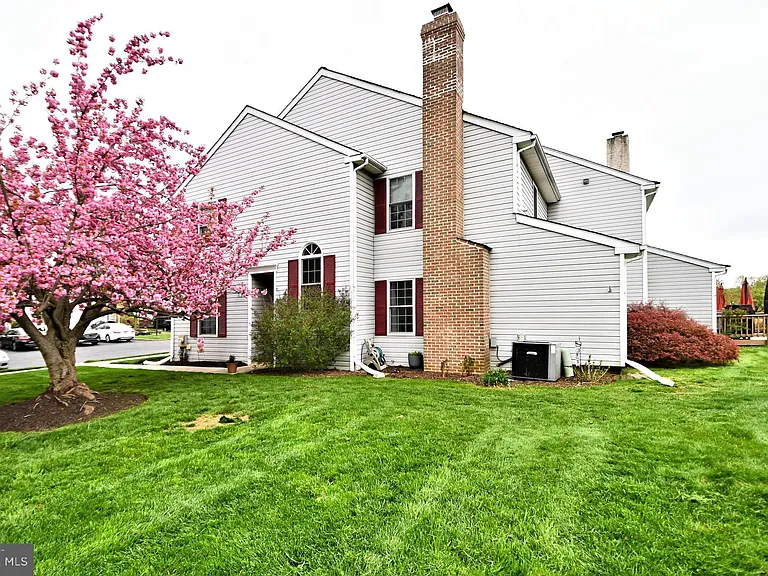 800 Beacon Ct — Photo 53