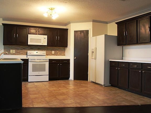 3rd image of 2609 Peach Dr