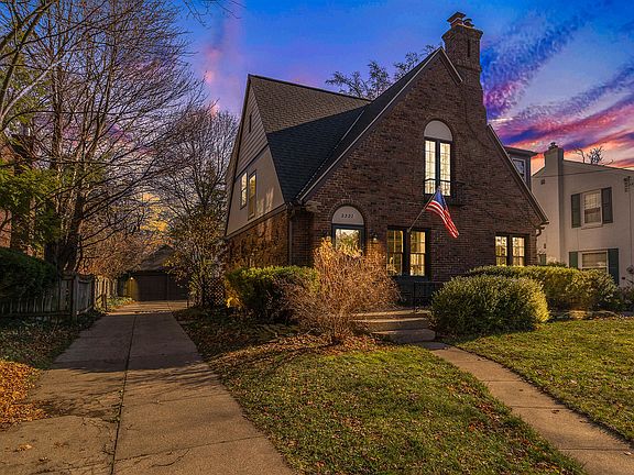 3rd image of 2327 Tipperary Rd