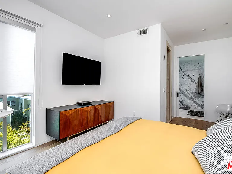 1030 N Kings Rd #403 — Photo 27