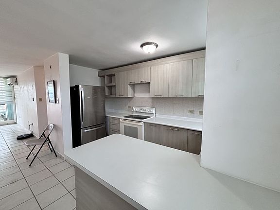 2nd image of Cond La Loma Edif S 180 Carr APT S-202-194