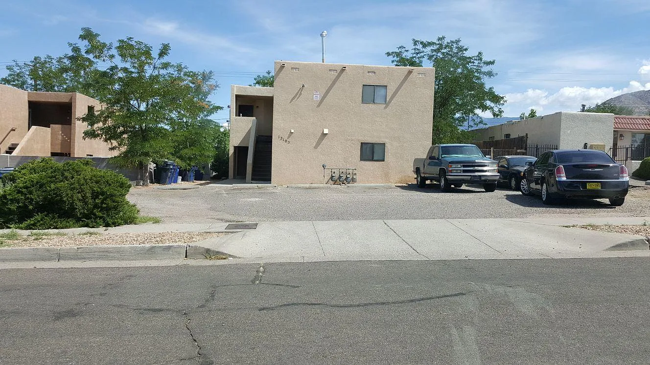 2 bed, 850 sqft, $1,300 — Photo 1