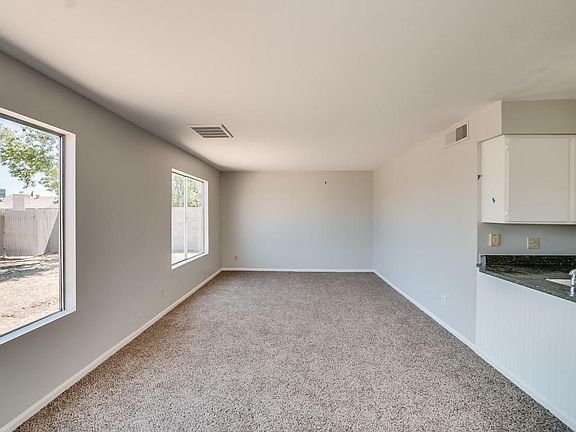 4th image of 838 W Oxford Dr