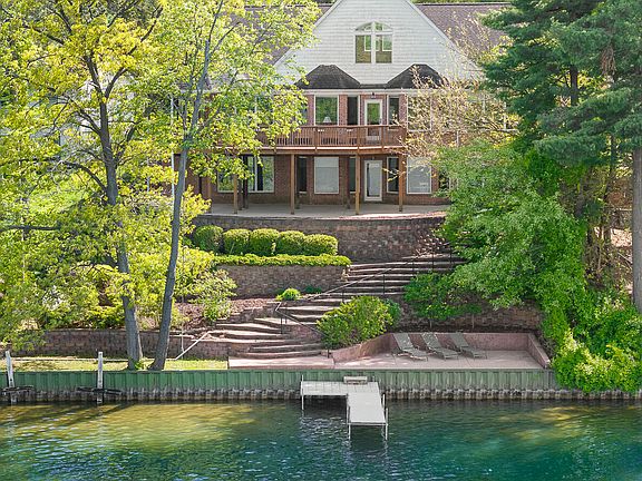 2nd image of 11434 Oakwood Dr