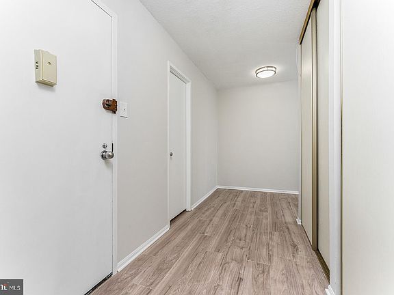 5th image of 307 Yoakum Pkwy APT 1112