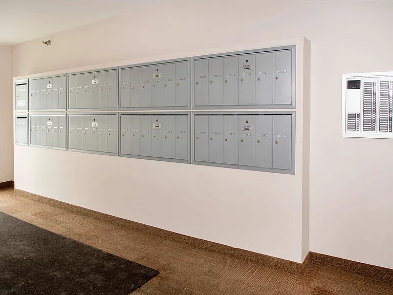Southpoint Apartments — Photo 9