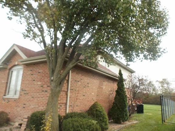 3rd image of 4895 Meadow Lake Dr