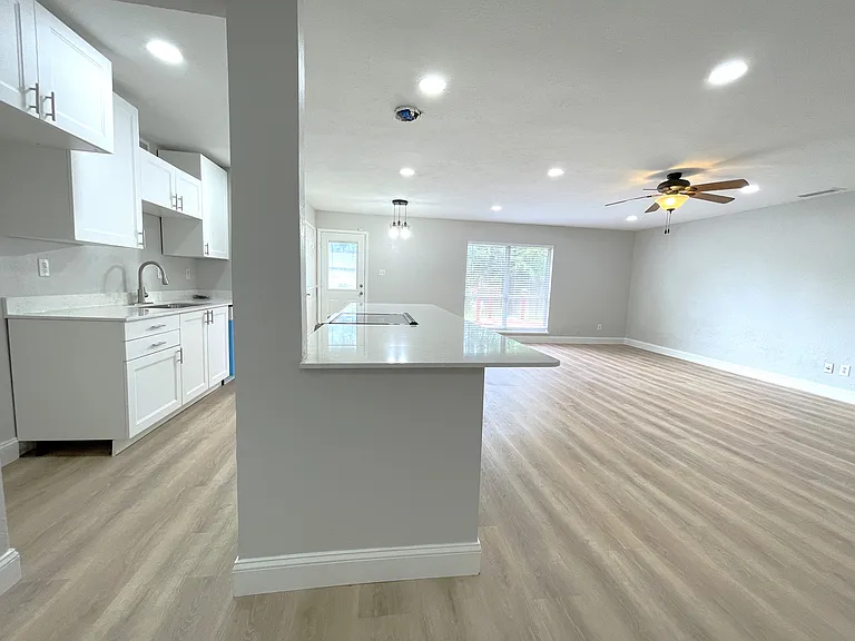 5300 Slay Dr — Photo 3