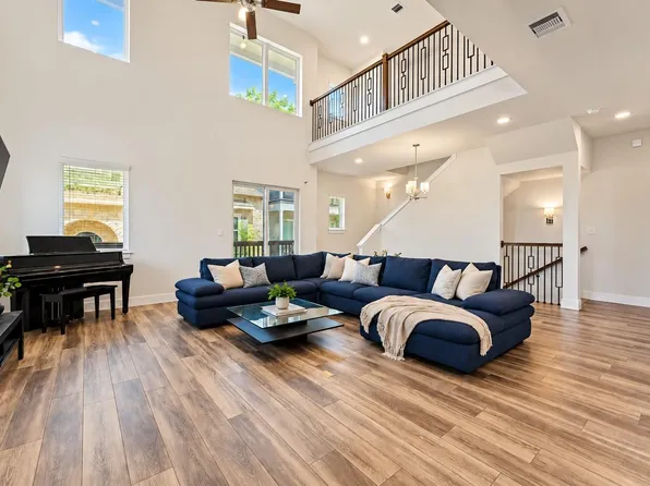1430 W 34th 1/2 St, Houston, TX 77018