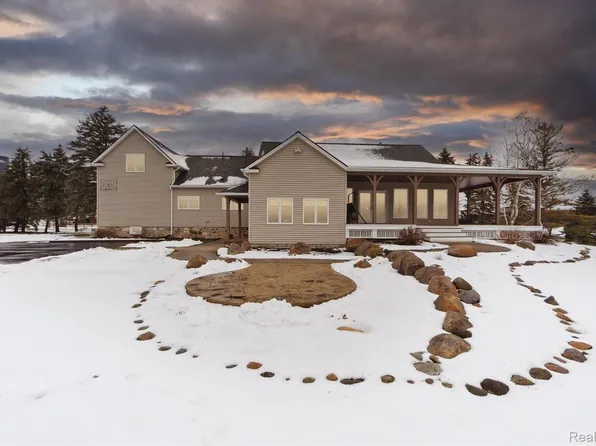 4266 Snoblin Rd, North Branch, MI 48461