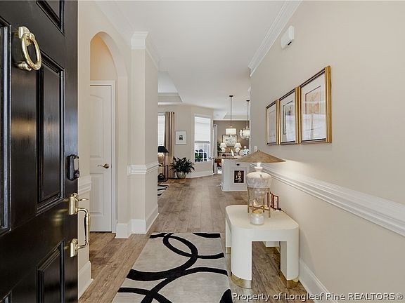 4th image of 22 Glenwood Ct