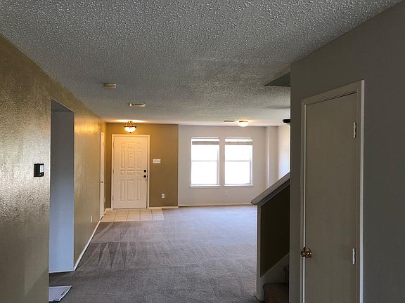 2nd image of 1600 Jewel Ln