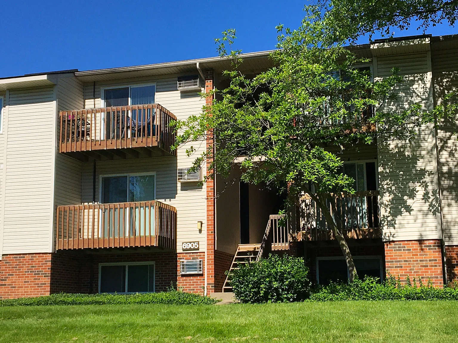 Oakwood Apartments — Photo 4