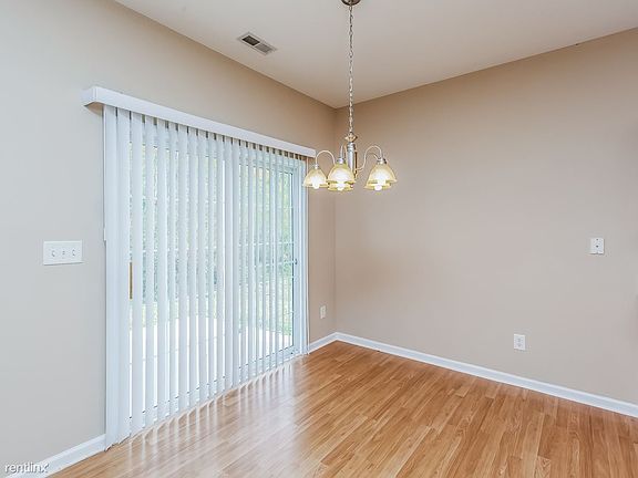 04-Breakfast_Nook-2220405-medium4x3