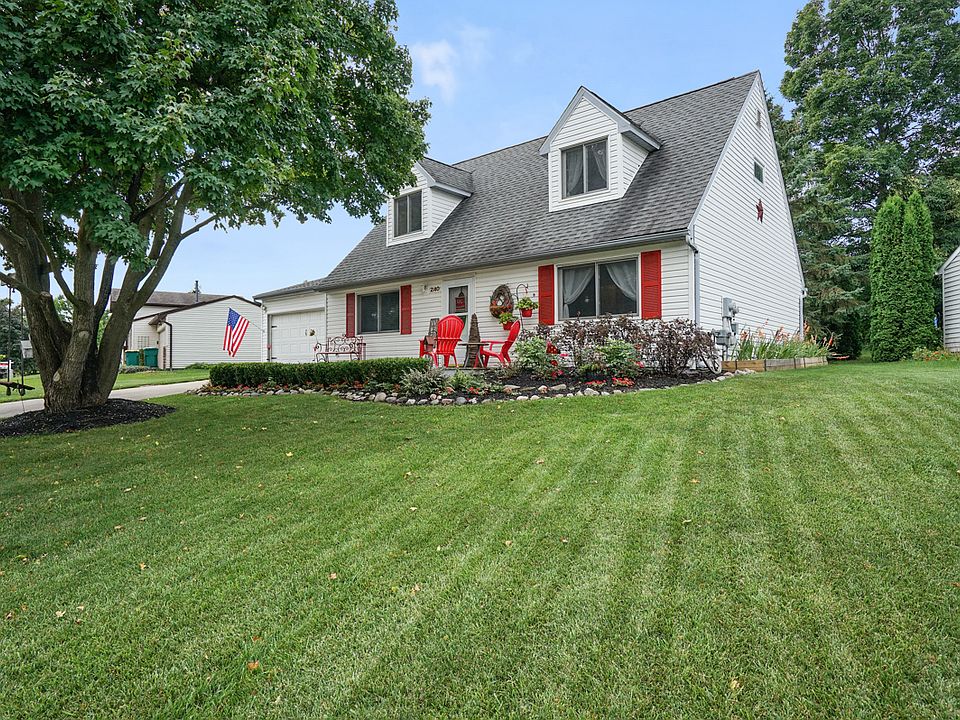 1st image of 240 Woodlake Dr