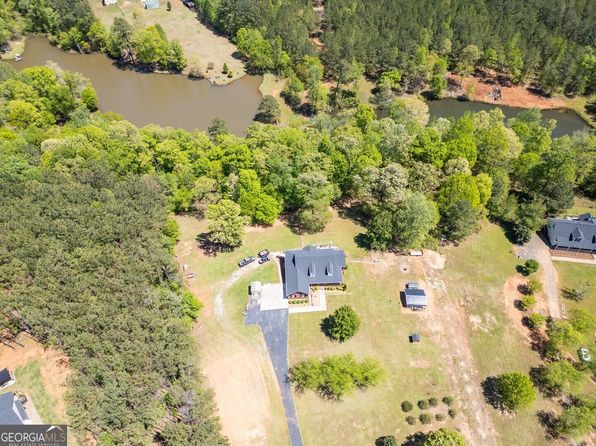 637 Lakeview Dr, Newborn, GA 30056
