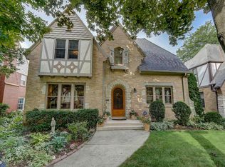 5353 N Diversey Blvd, Whitefish Bay, WI 53217