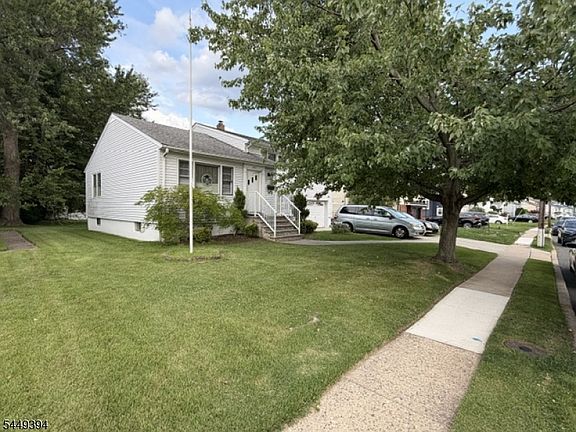 2nd image of 937 Douglas Terrace