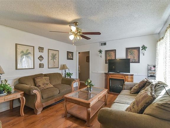 3rd image of 309 W Vilbig St