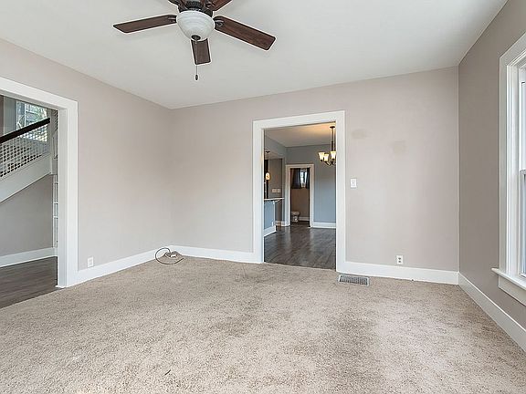 2nd image of 154 N 11th St