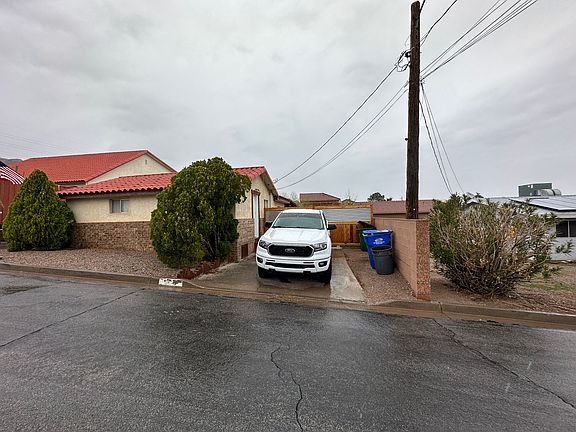 3rd image of 302 Lakeview Dr