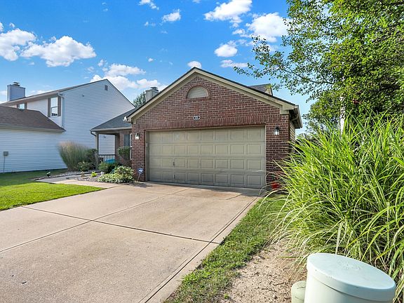 3rd image of 3211 Montgomery Dr