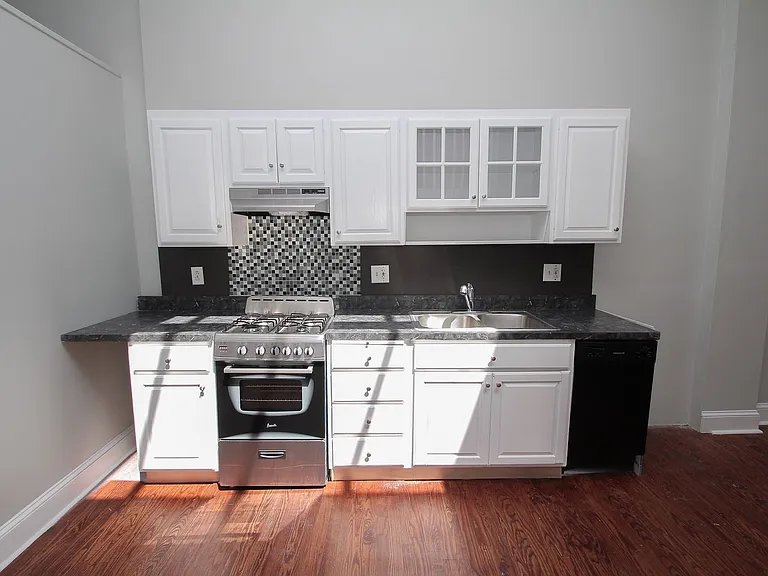 1527 South Street — Photo 11
