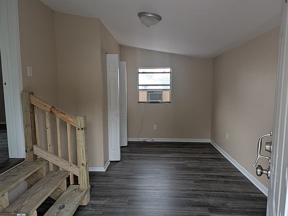 2nd image of 511 S Grady Ave