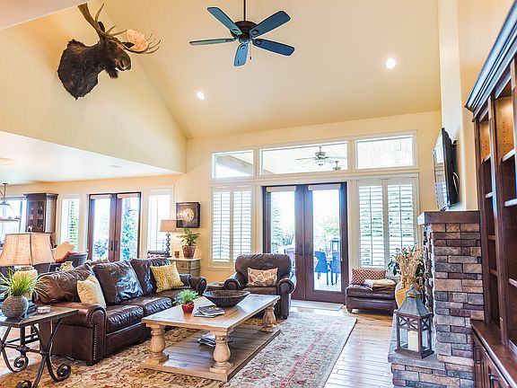 4th image of 500 NW Aspen Ct