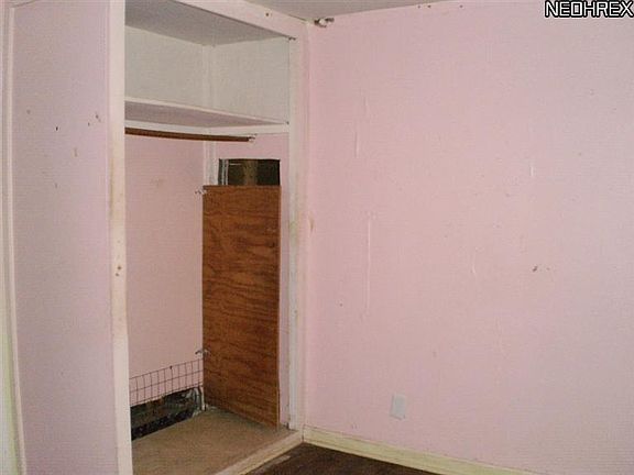 4th image of 260 E 238th St