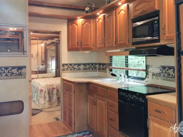 62 21st St, Ellijay, GA 30540