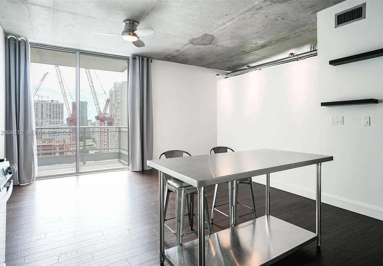 Neo Vertika Condo — Photo 3