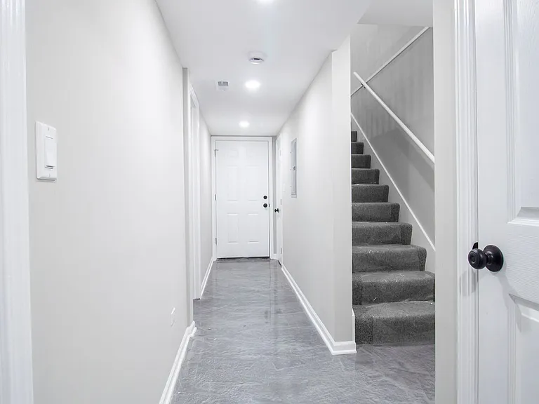 Amazing 4-bed Duplex by UIC — Photo 9
