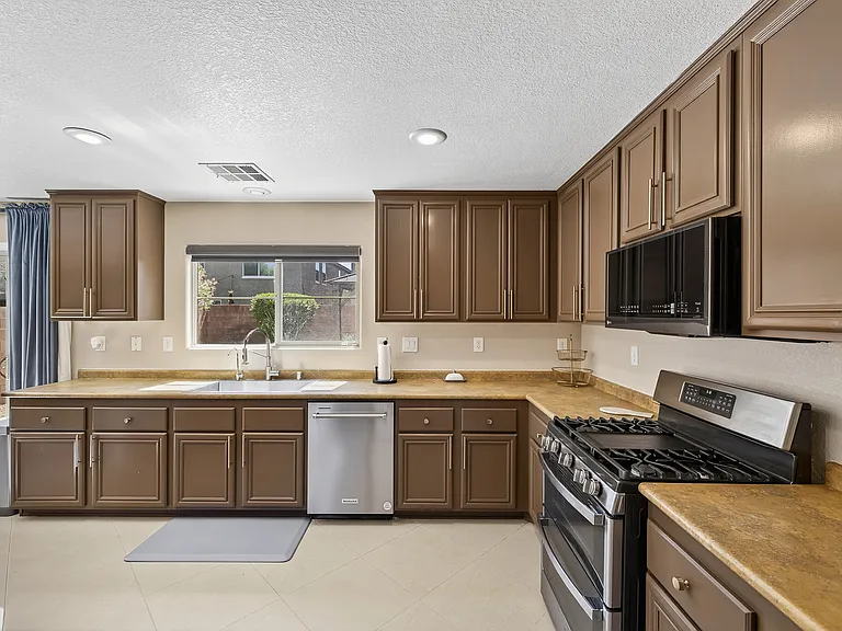 10847 Iona Island Ave — Photo 24