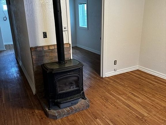 3rd image of 531 Howard Ave #1/2