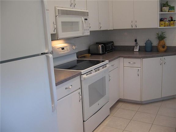 5th image of 522 Catalina Isles Cir