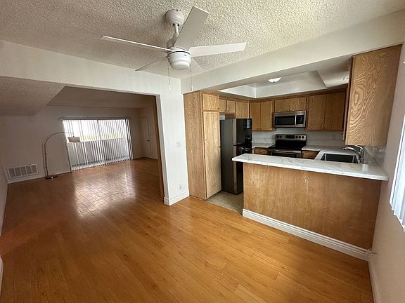 4th image of 10701 Moorpark St APT 7