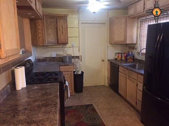 4th image of 904 N Alameda St