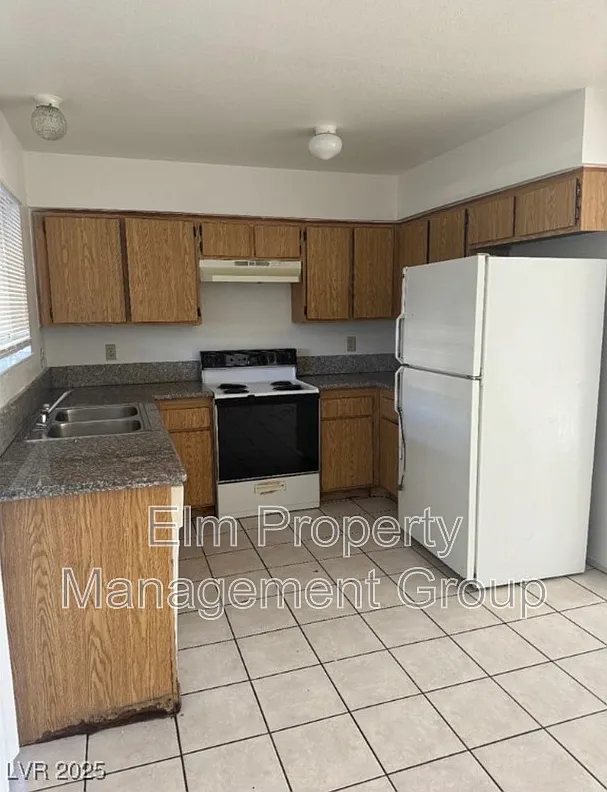 2 bed, 1.5 bath, 1080 sqft, $1,300 — Photo 3