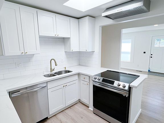 Kitchen - Brand new Samsung appliances