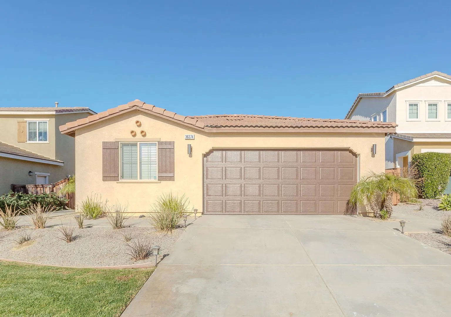 Coming Soon! Beautiful ~One Story~ 3 Bedroom Home For Rent In Gated Community! — Photo 3
