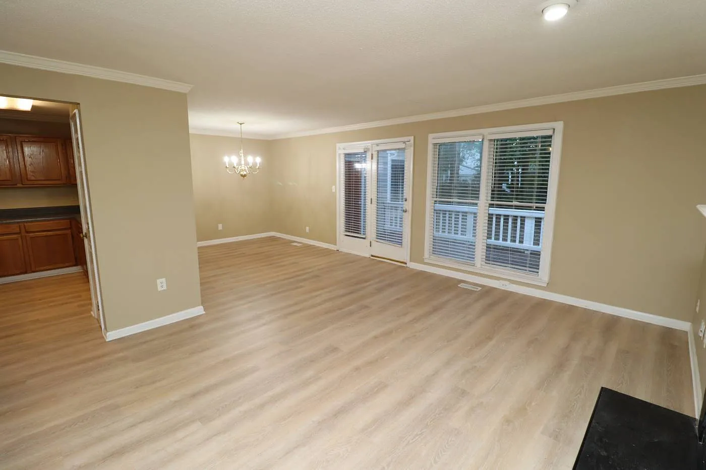 3 bed, 2.5 bath, 1500 sqft, $1,900 — Photo 4