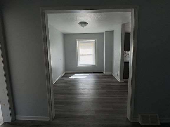 5th image of 890 Oregon Ave