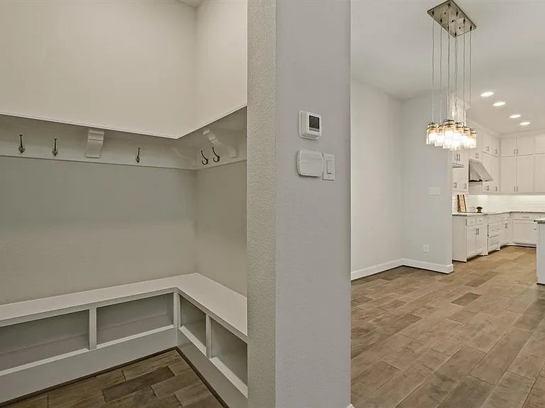 6305 Smithwick Dr — Photo 21