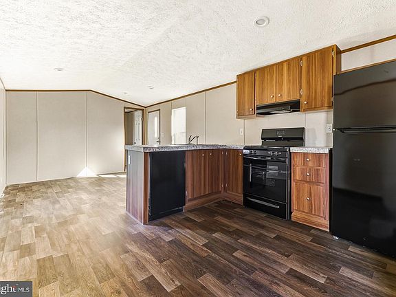 3rd image of 23 Briarwood Ln