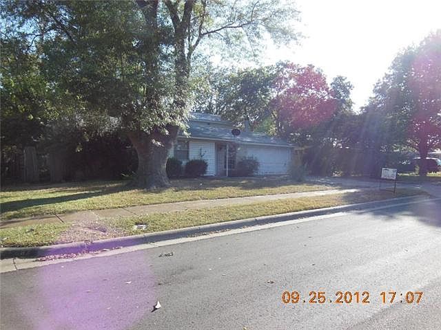 2nd image of 658 Wren Ave