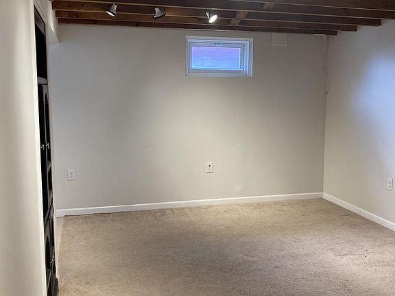 3rd image of 2525 Valley Ave
