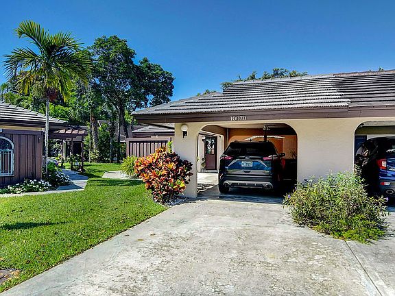 2nd image of 10070 Shadywood Pl