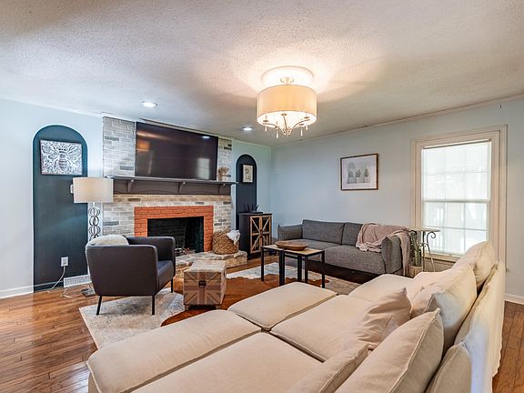 4th image of 208 Rhonda Ln